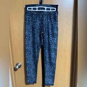 ZYIA Active Leggings Leopard Scrunchie Butt Size 6-8
